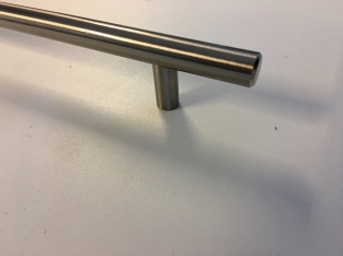 Sleek door-cabinet door handle, brushed aluminum.